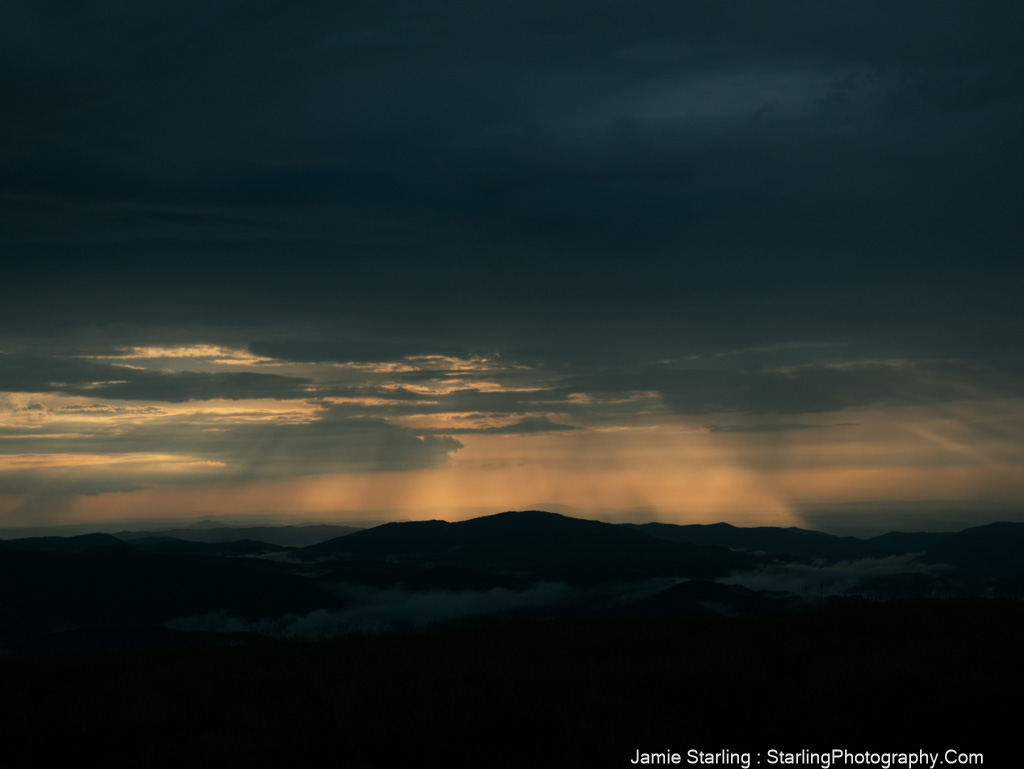 Serene sunset over a mountain range, symbolizing the end of one day and the awakening of new possibilities, inviting reflection and inner growth.