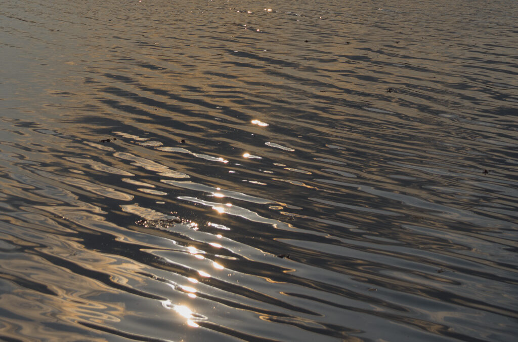 The Peace of Flowing Light : A Journey in Light and Water